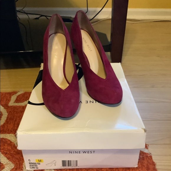 Women’s Heels - Size 6 - Picture 2 of 3